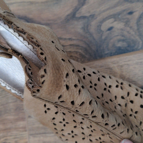 Miss Albright *Anthropologie* Peep Toe Block Heel Sandal Size 9 Tan - Picture 11 of 11